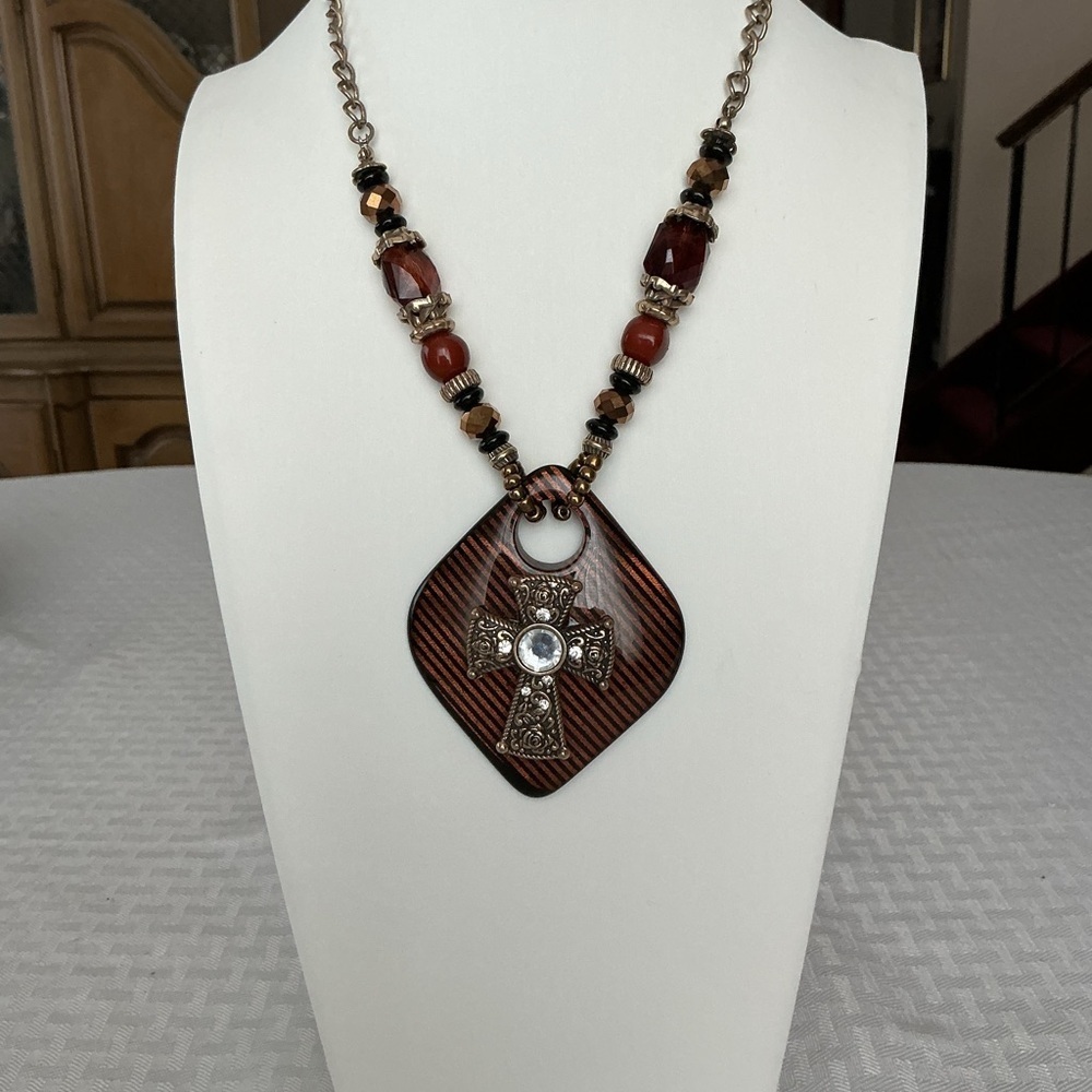 Brown Diamond Shaped Striated Resin Gold Tone Pendant Necklace
